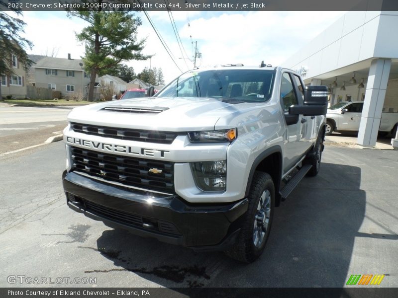 Front 3/4 View of 2022 Silverado 2500HD Custom Double Cab 4x4