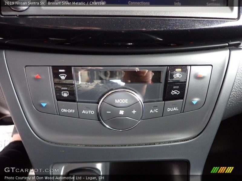Brilliant Silver Metallic / Charcoal 2019 Nissan Sentra SV