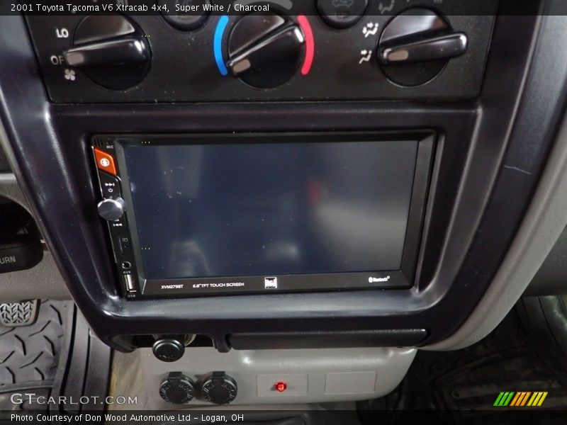 Super White / Charcoal 2001 Toyota Tacoma V6 Xtracab 4x4
