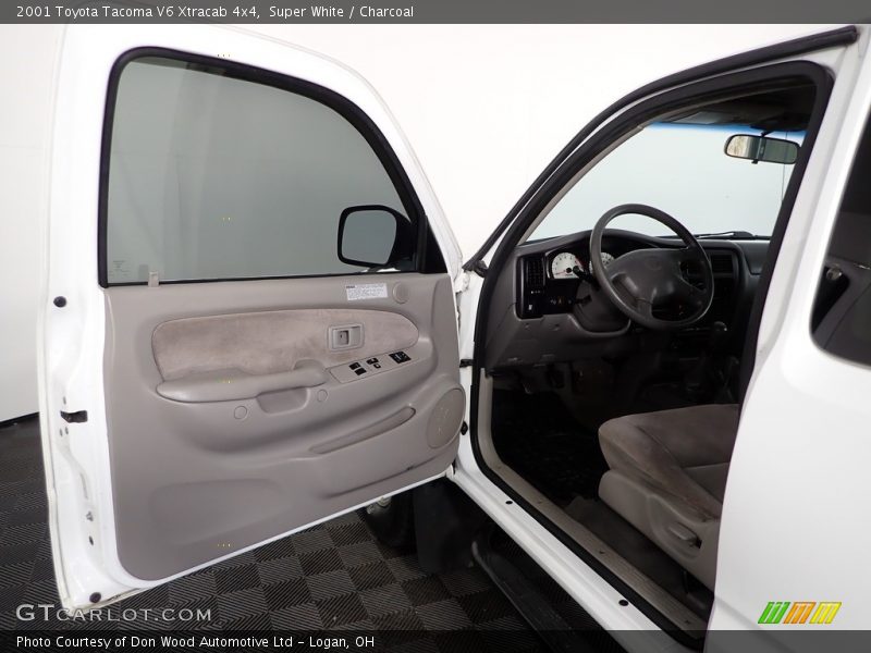 Super White / Charcoal 2001 Toyota Tacoma V6 Xtracab 4x4