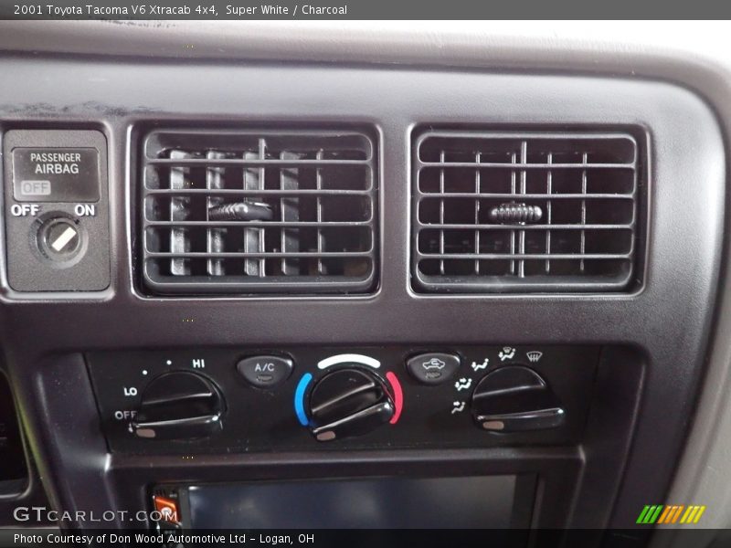 Super White / Charcoal 2001 Toyota Tacoma V6 Xtracab 4x4