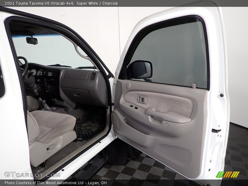 Super White / Charcoal 2001 Toyota Tacoma V6 Xtracab 4x4