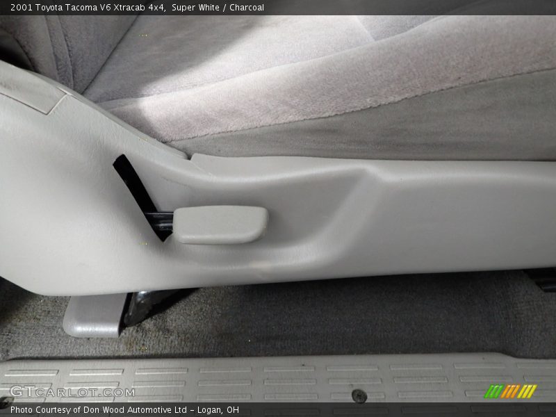 Super White / Charcoal 2001 Toyota Tacoma V6 Xtracab 4x4