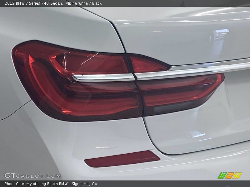 Alpine White / Black 2019 BMW 7 Series 740i Sedan