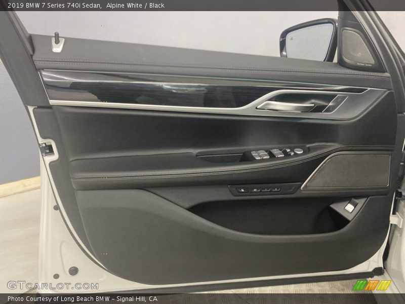 Alpine White / Black 2019 BMW 7 Series 740i Sedan