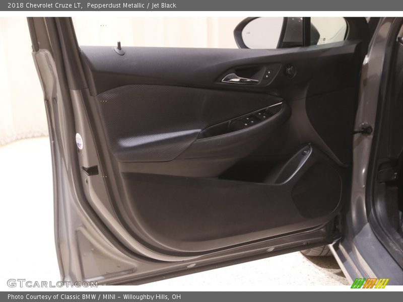 Pepperdust Metallic / Jet Black 2018 Chevrolet Cruze LT