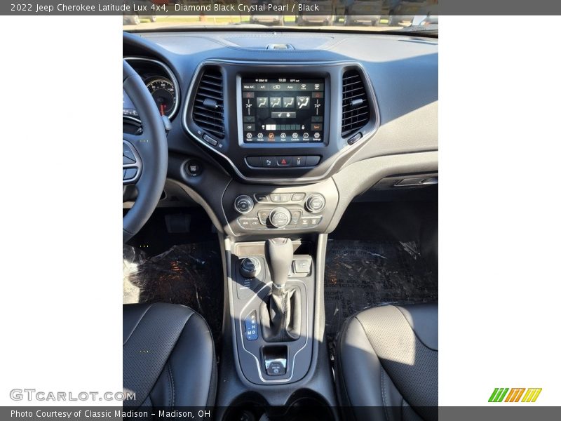 Diamond Black Crystal Pearl / Black 2022 Jeep Cherokee Latitude Lux 4x4