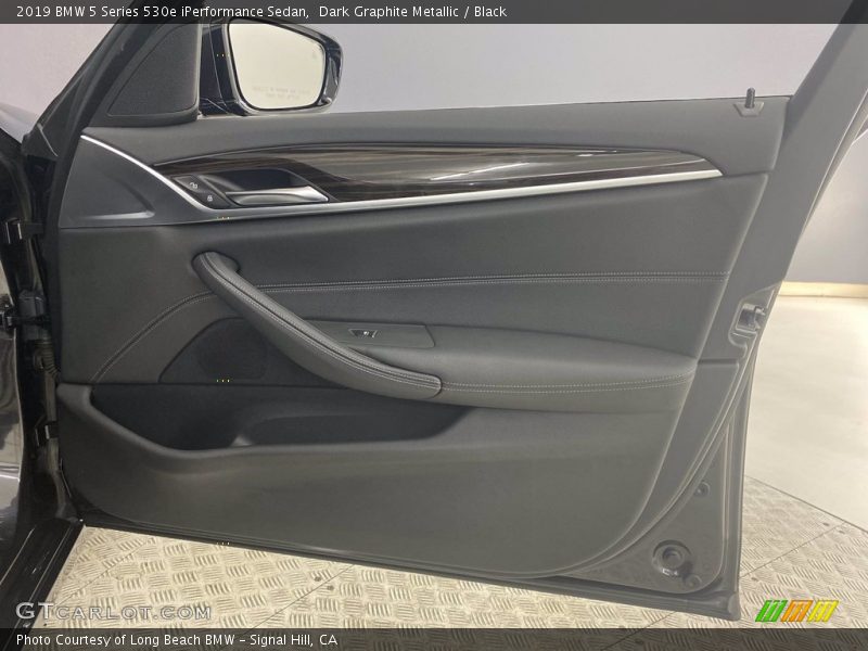 Dark Graphite Metallic / Black 2019 BMW 5 Series 530e iPerformance Sedan