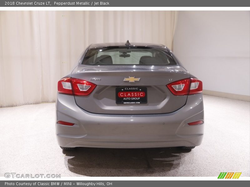 Pepperdust Metallic / Jet Black 2018 Chevrolet Cruze LT