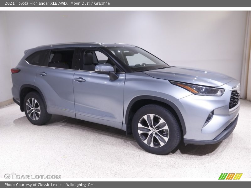 Front 3/4 View of 2021 Highlander XLE AWD