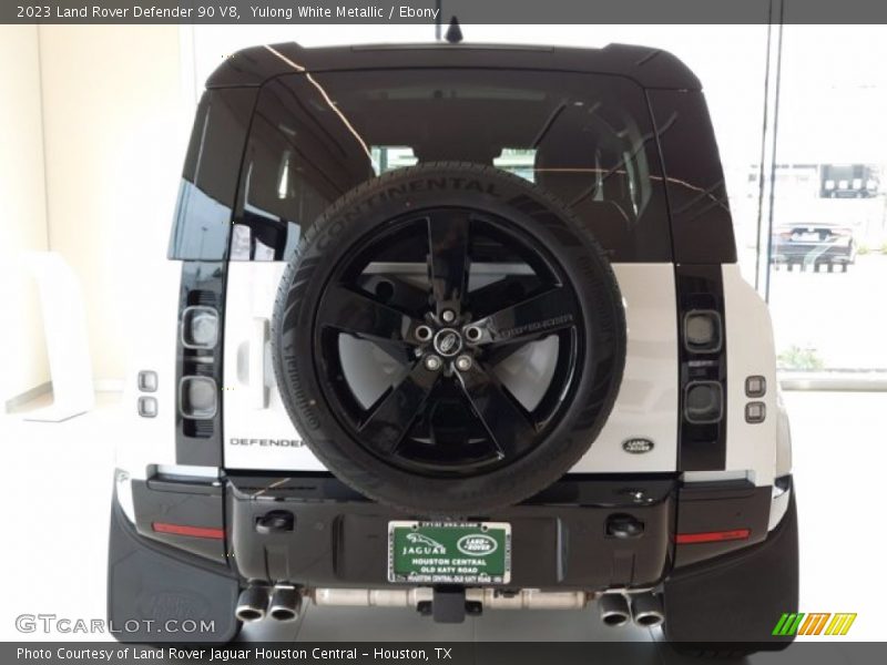 Yulong White Metallic / Ebony 2023 Land Rover Defender 90 V8