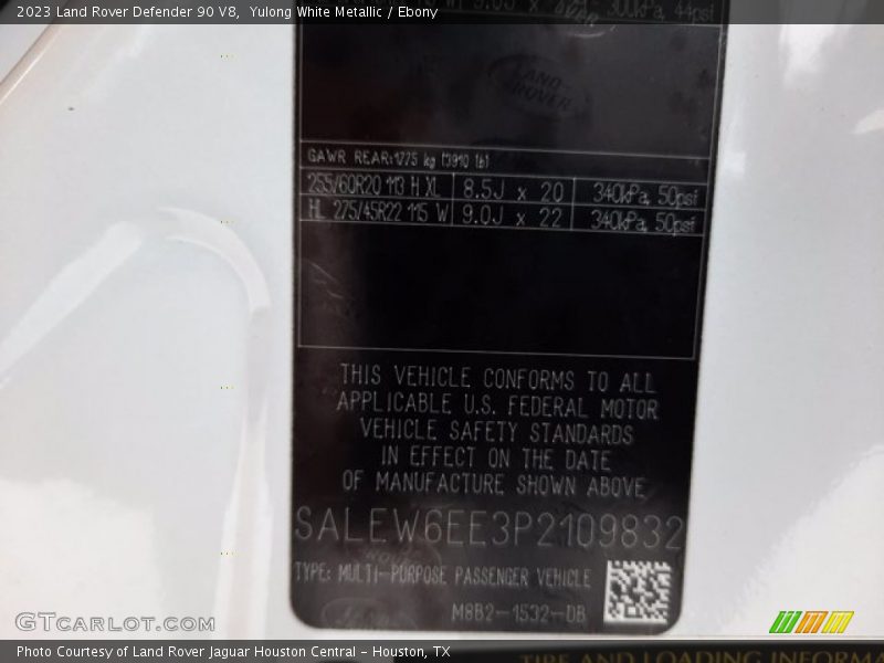 Yulong White Metallic / Ebony 2023 Land Rover Defender 90 V8