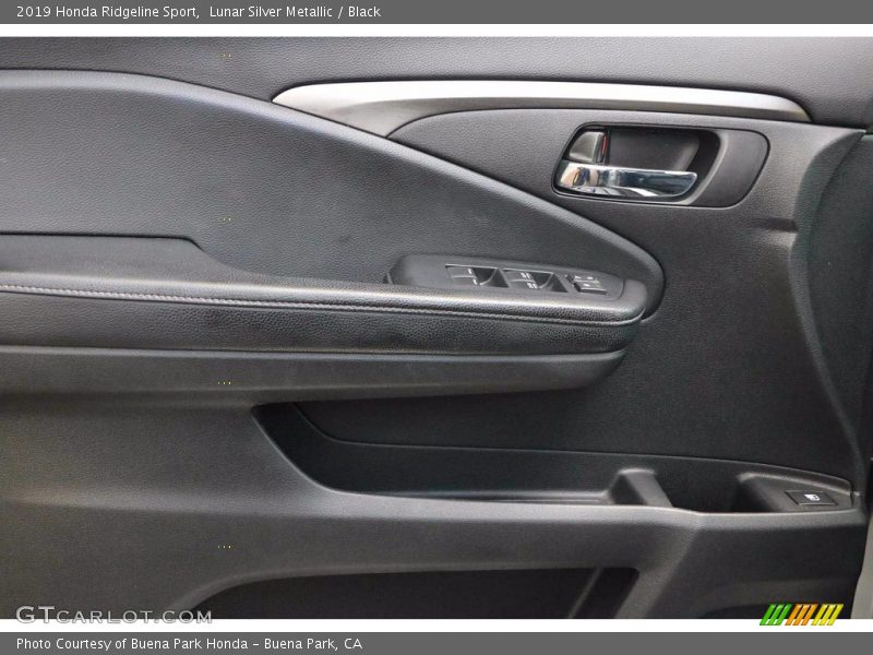 Lunar Silver Metallic / Black 2019 Honda Ridgeline Sport