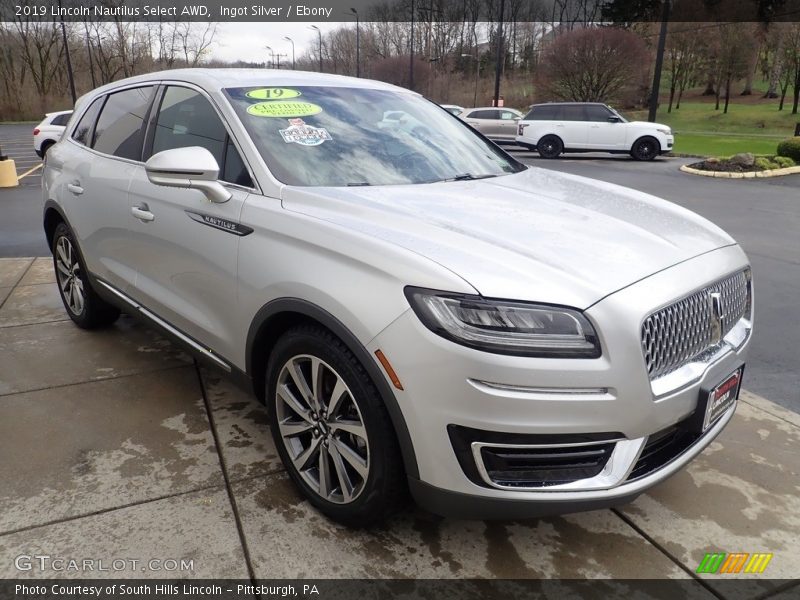 Front 3/4 View of 2019 Nautilus Select AWD