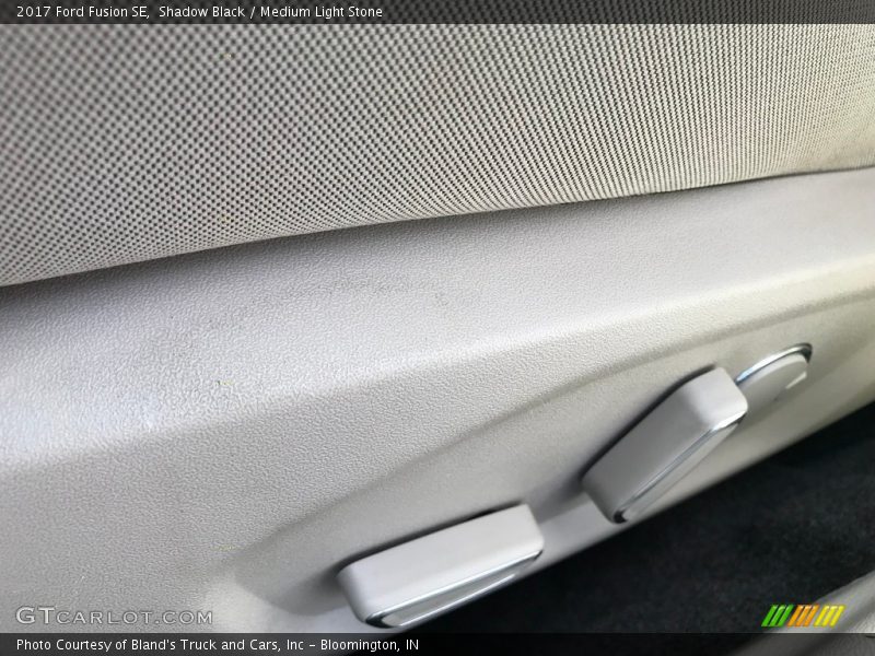 Shadow Black / Medium Light Stone 2017 Ford Fusion SE