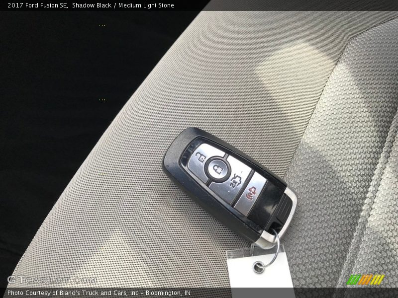 Shadow Black / Medium Light Stone 2017 Ford Fusion SE