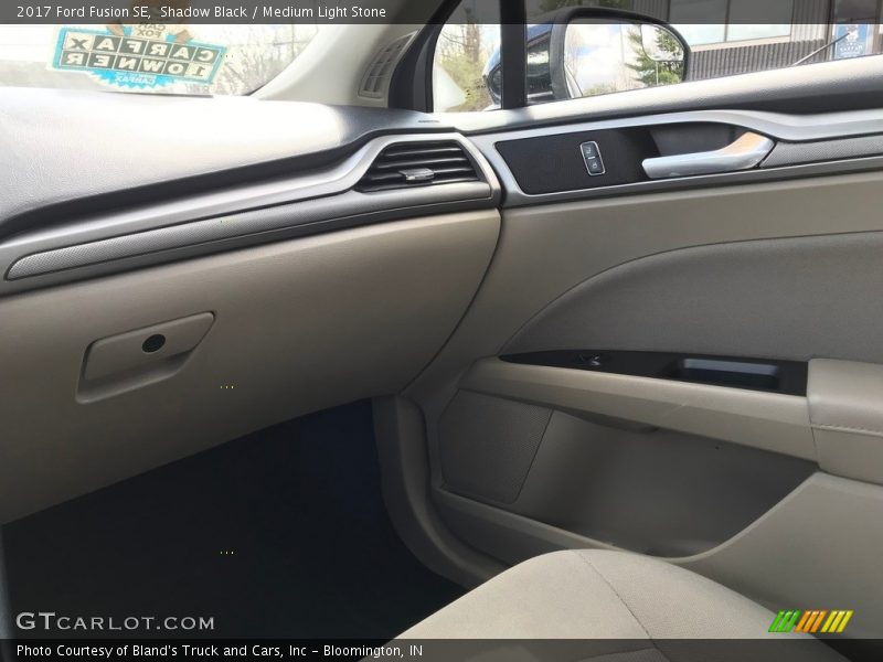 Shadow Black / Medium Light Stone 2017 Ford Fusion SE