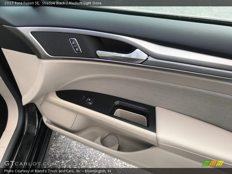 Shadow Black / Medium Light Stone 2017 Ford Fusion SE