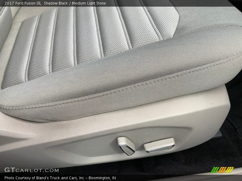 Shadow Black / Medium Light Stone 2017 Ford Fusion SE