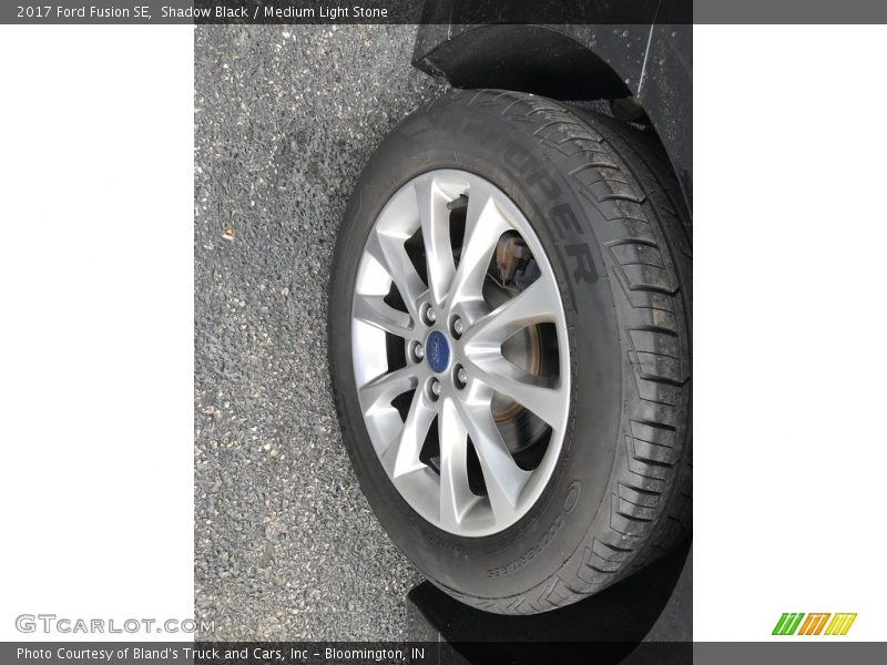 Shadow Black / Medium Light Stone 2017 Ford Fusion SE