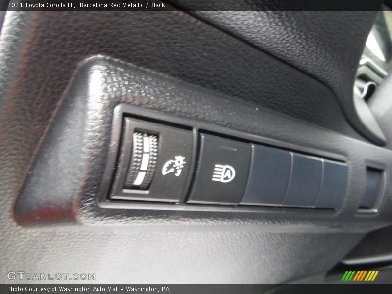 Barcelona Red Metallic / Black 2021 Toyota Corolla LE