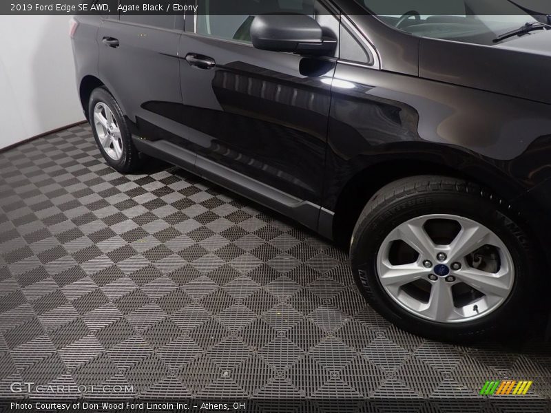 Agate Black / Ebony 2019 Ford Edge SE AWD