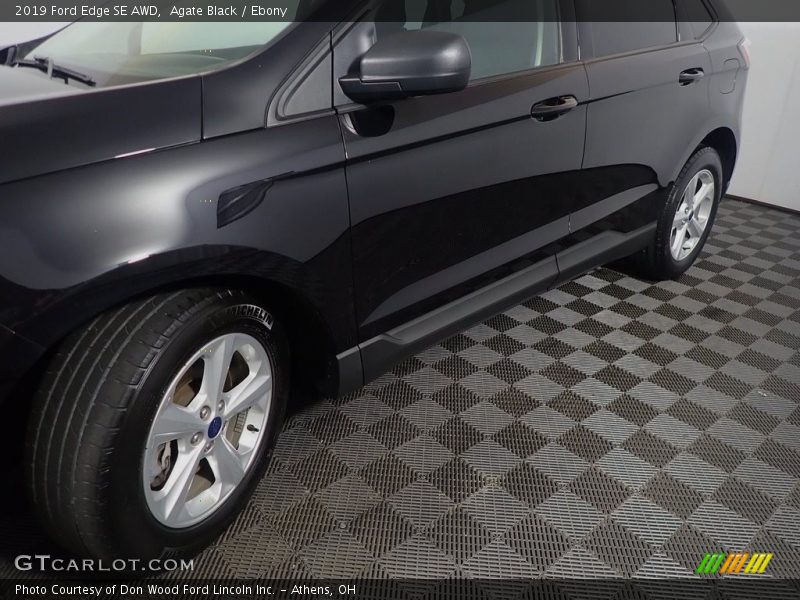 Agate Black / Ebony 2019 Ford Edge SE AWD