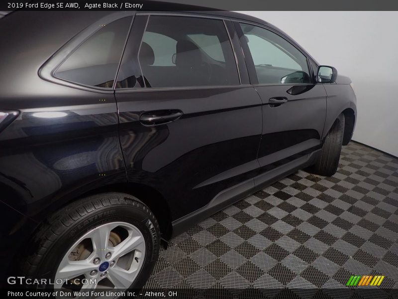 Agate Black / Ebony 2019 Ford Edge SE AWD