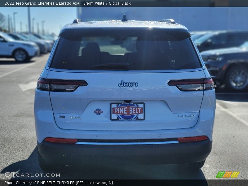 Bright White / Global Black 2022 Jeep Grand Cherokee L Laredo 4x4