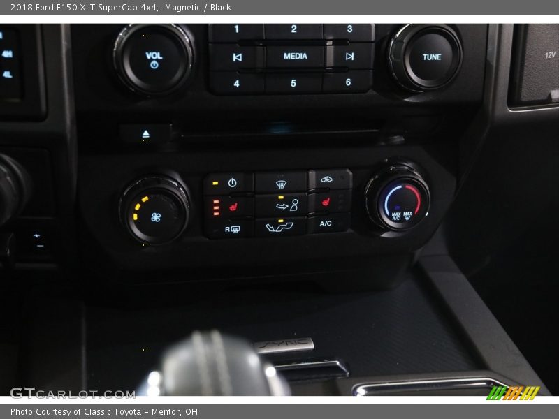 Magnetic / Black 2018 Ford F150 XLT SuperCab 4x4