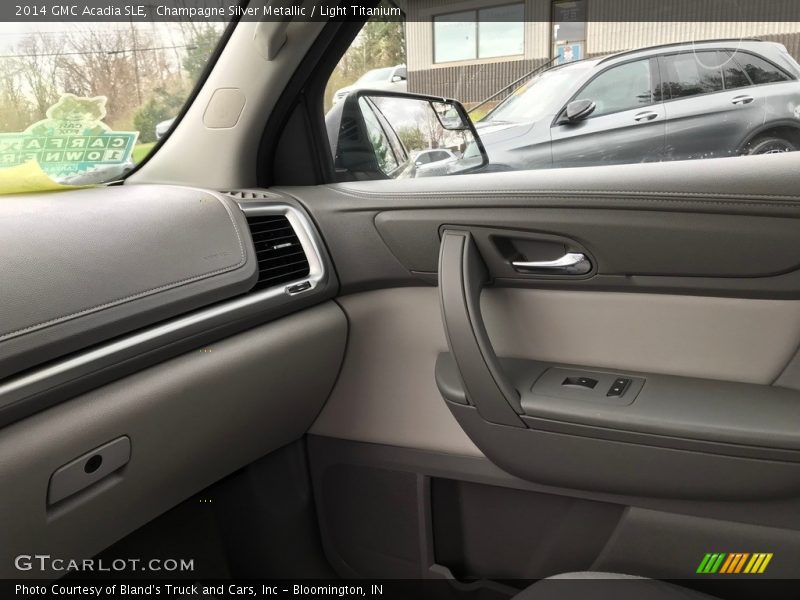 Champagne Silver Metallic / Light Titanium 2014 GMC Acadia SLE