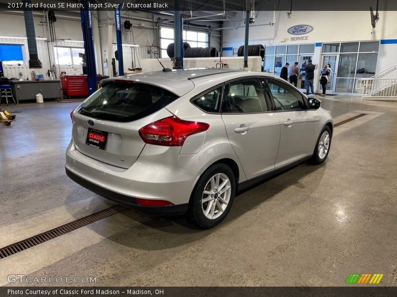 Ingot Silver / Charcoal Black 2017 Ford Focus SE Hatch