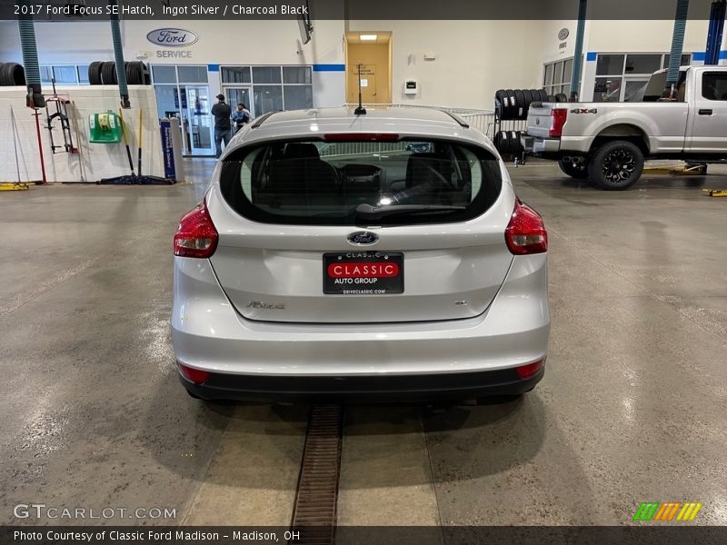 Ingot Silver / Charcoal Black 2017 Ford Focus SE Hatch