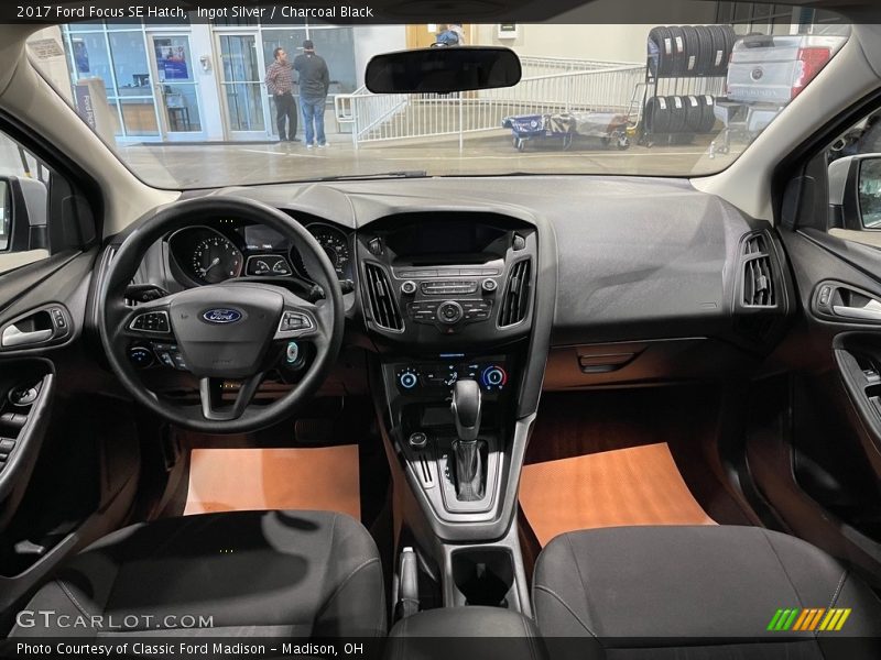 Ingot Silver / Charcoal Black 2017 Ford Focus SE Hatch
