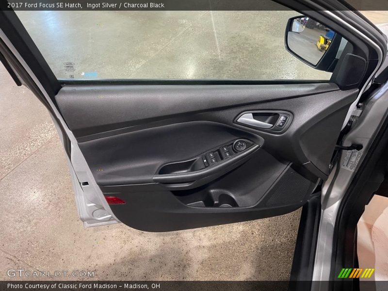 Ingot Silver / Charcoal Black 2017 Ford Focus SE Hatch