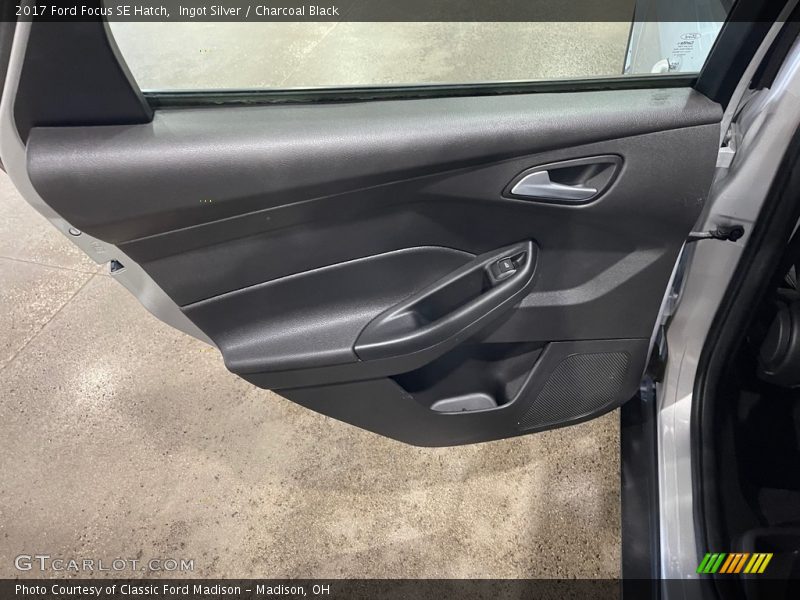 Ingot Silver / Charcoal Black 2017 Ford Focus SE Hatch