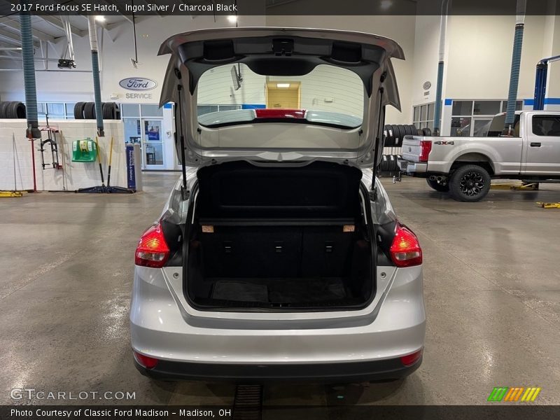 Ingot Silver / Charcoal Black 2017 Ford Focus SE Hatch