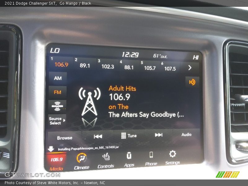 Controls of 2021 Challenger SXT