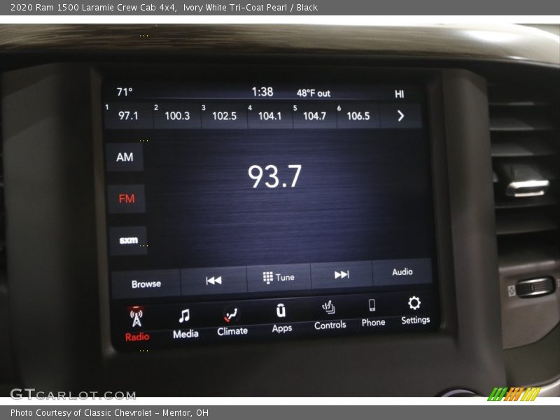 Ivory White Tri-Coat Pearl / Black 2020 Ram 1500 Laramie Crew Cab 4x4