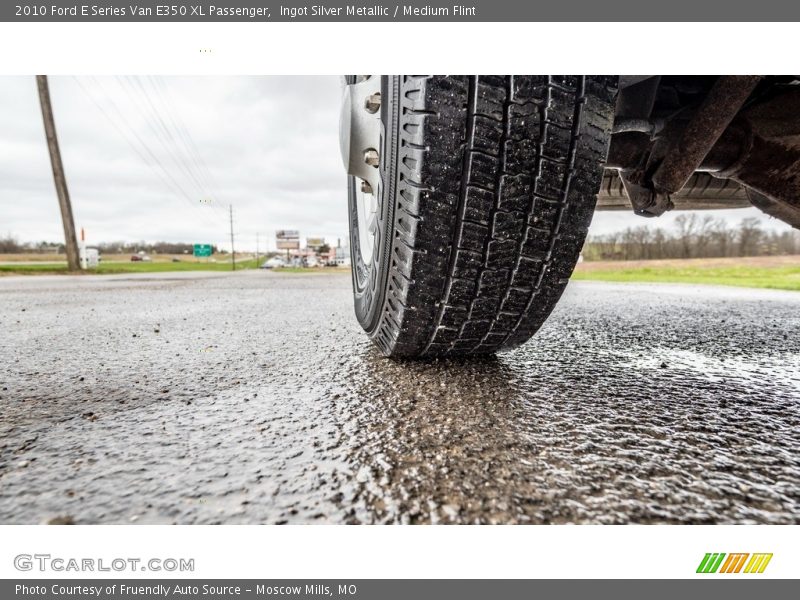 Ingot Silver Metallic / Medium Flint 2010 Ford E Series Van E350 XL Passenger