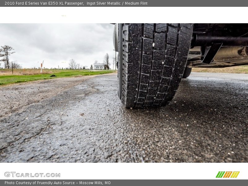 Ingot Silver Metallic / Medium Flint 2010 Ford E Series Van E350 XL Passenger