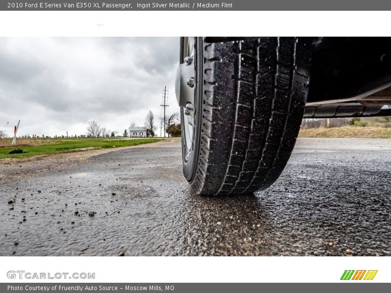 Ingot Silver Metallic / Medium Flint 2010 Ford E Series Van E350 XL Passenger