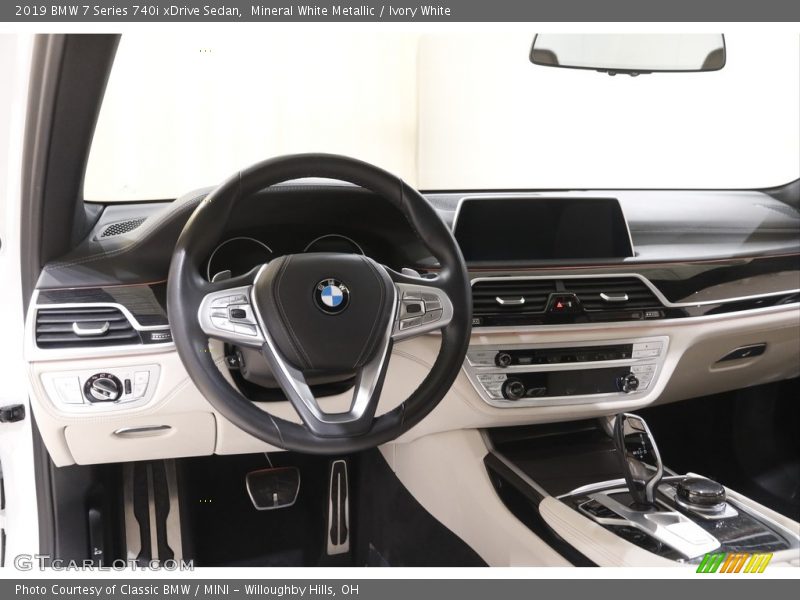 Mineral White Metallic / Ivory White 2019 BMW 7 Series 740i xDrive Sedan