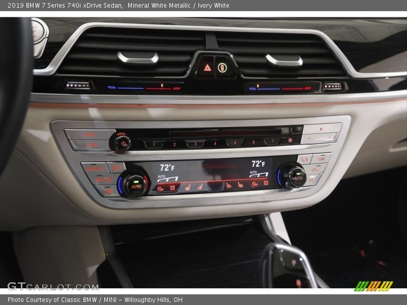 Controls of 2019 7 Series 740i xDrive Sedan