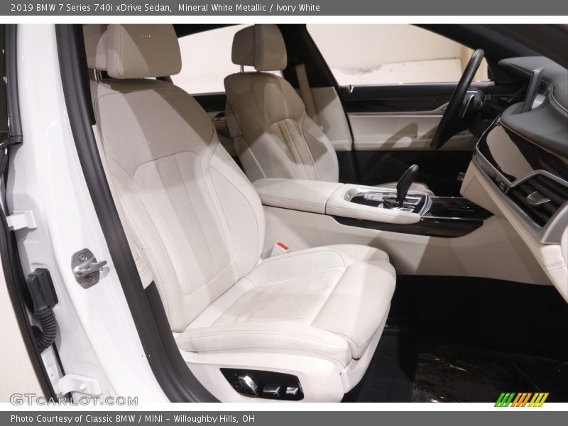 Front Seat of 2019 7 Series 740i xDrive Sedan