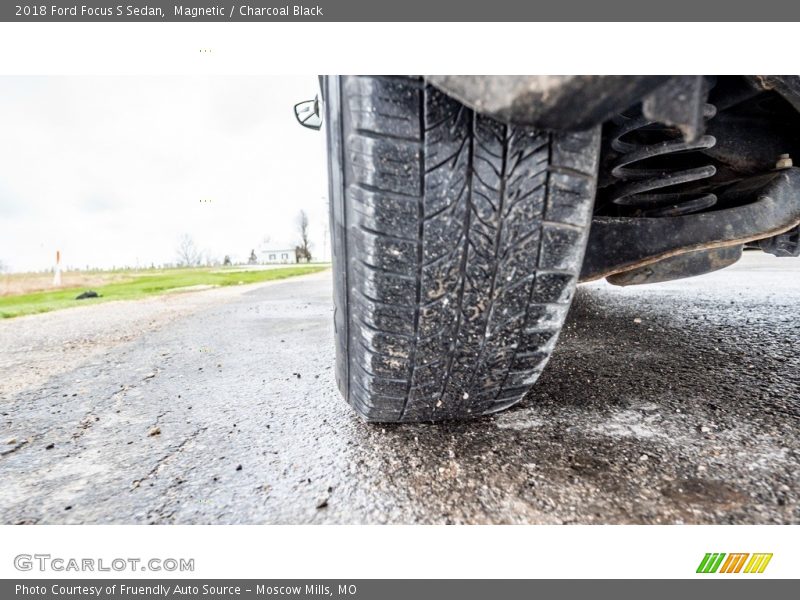 Magnetic / Charcoal Black 2018 Ford Focus S Sedan