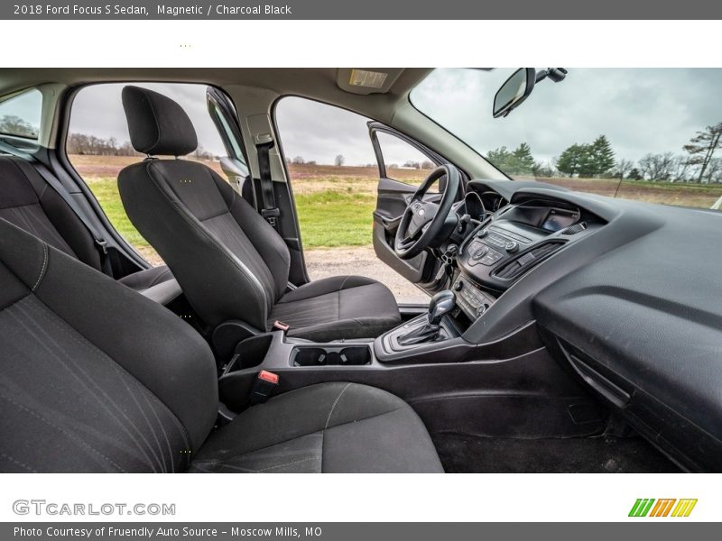 Magnetic / Charcoal Black 2018 Ford Focus S Sedan