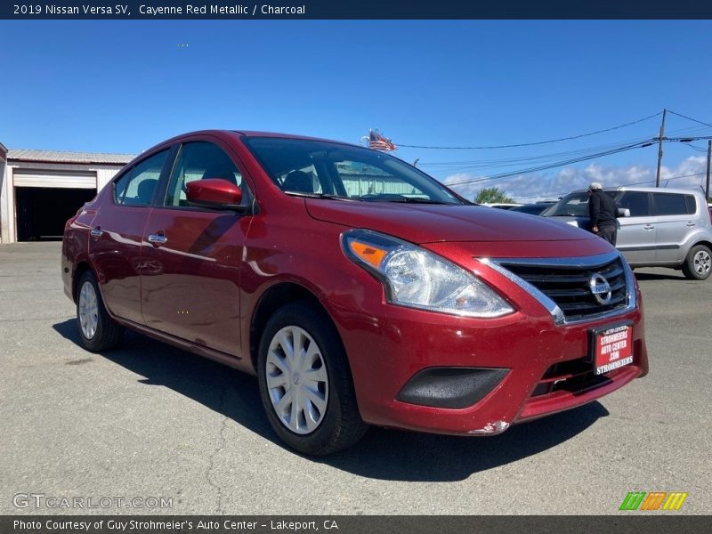 Cayenne Red Metallic / Charcoal 2019 Nissan Versa SV
