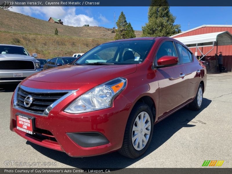 Cayenne Red Metallic / Charcoal 2019 Nissan Versa SV