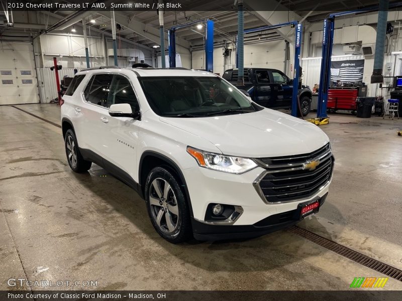 Summit White / Jet Black 2019 Chevrolet Traverse LT AWD